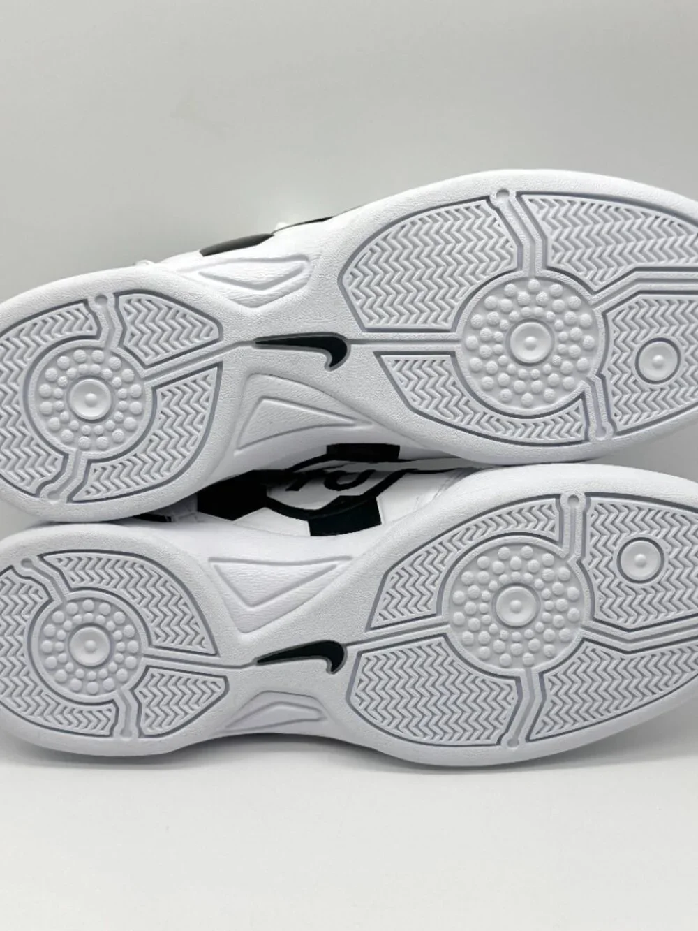 Nike Womens Total 90 Soccer Ball Shoes Black White Sz 8 New IO2388-100
